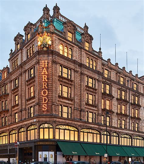 harrods store opening hours.